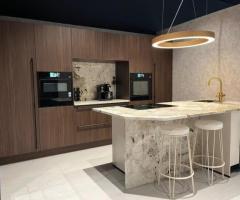 Showroom keuken met zeer exclusief werkblad en 7 apparaten! - 2