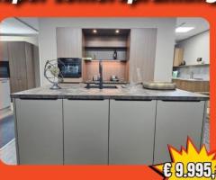 SUPER ZOMEROPRUIMING Complete showroomkookeiland met Quooker