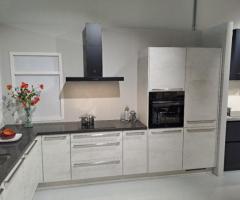 Showroomkeuken | Kampen | Riva beton wit - 2