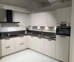 Showroomkeuken | Roden | hoekkeuken Easytouch zand ultramat