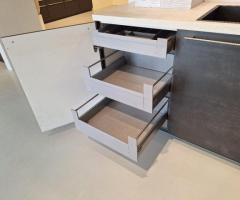 Showroomkeuken | Roden | hoekkeuken Speed in de kleur decor zwart beton - 2