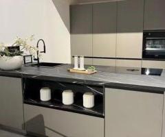 Showroomkeuken met eiland Actie!