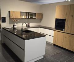 Showroomkeuken keller u vorm met luxe Bosch apparatuur