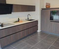 Showroomkeuken Keller eiken met dekton blad