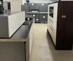 Moderne keuken met apparatuur - 377 cm